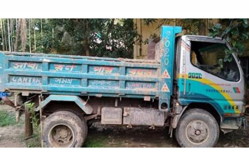 উখিয়ায় ইউএনও’র রাতজেগে অভিযান ৩ টি ডাম্পার জব্দ