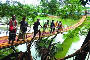 নাইক্ষ্যংছড়ি উপবন পর্যটন কেন্দ্র খোলার দিন পাহাড়ী-বাঙ্গালী একাকার