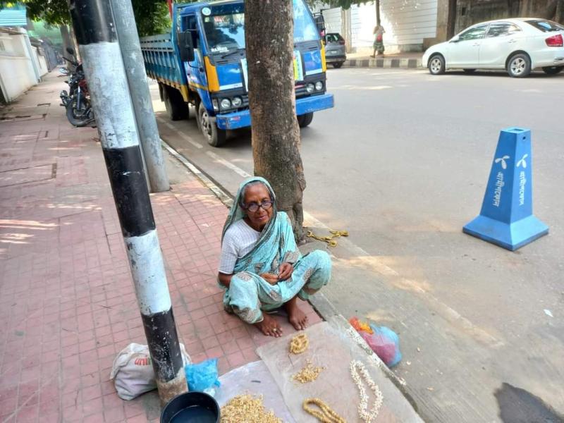 বকুল ফুলের মালা 