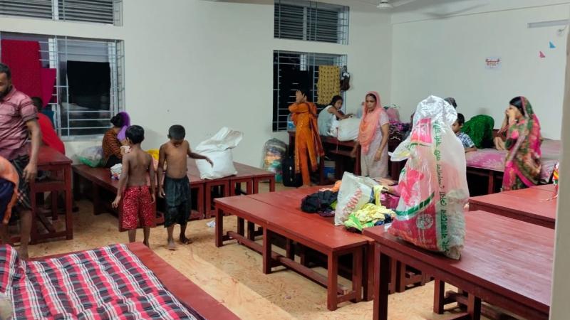 নোয়াখালীতে পানিবন্দি ২২ লাখ মানুষ, আশ্রয়কেন্দ্রে উঠেছে ২০ হাজার