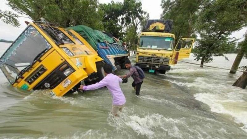 ভারতের পাহাড়ি ঢল ও অবিরাম বৃষ্টিতে ফেনীতে পানিবন্দি আড়াই লাখ মানুষ