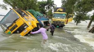 ভারতের পাহাড়ি ঢল ও অবিরাম বৃষ্টিতে ফেনীতে পানিবন্দি আড়াই লাখ মানুষ