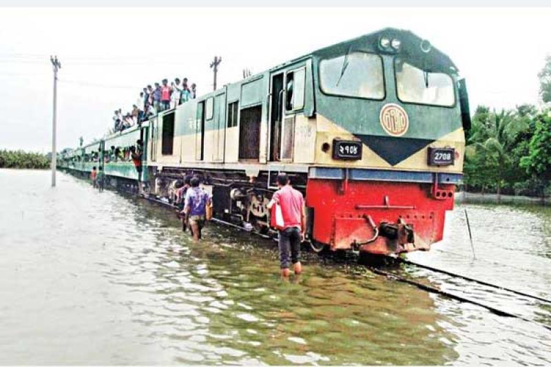 পানির নিচে রেলপথ, চট্টগ্রামের সাথে সারাদেশের ট্রেন যোগাযোগ বন্ধ