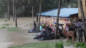 ফেনীতে পানিবন্দিদের বাঁচার আকুতি, উদ্ধারে যোগ দিয়েছে নৌবাহিনী