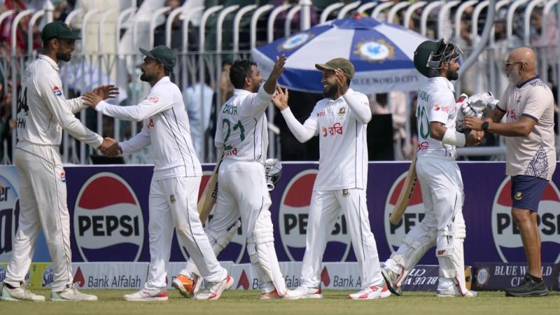 ছাত্র আন্দোলনে নিহতদের জয় উৎসর্গ শান্তর, ম্যাচসেরার অর্থ বন্যার্তদের দিলেন মুশফিক
