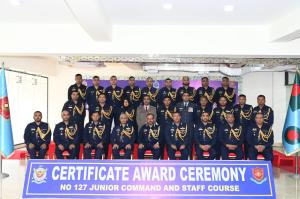 বাংলাদেশ বিমান বাহিনীর ১২৭ তম জুনিয়র কমান্ড ও স্টাফ কোর্সের সনদপত্র বিতরণ অনুষ্ঠান সম্পন্ন 