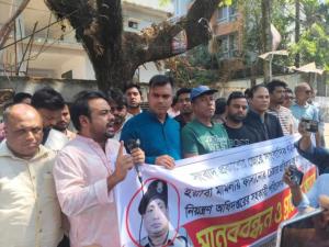 সাংবাদিককে ফাঁসানোর অপচেষ্টা-  কক্সবাজারে মাদকের এডির বিরুদ্ধে সাংবাদিকদের মানববন্ধন 
