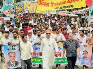 উখিয়ায় মহান মে দিবসে শ্রমিকদলের বর্ণাঢ্য র‍্যালি