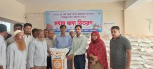 চকরিয়ায় মৎস্যজীবিদের মাঝে মাছের খাদ্য বিতরণ