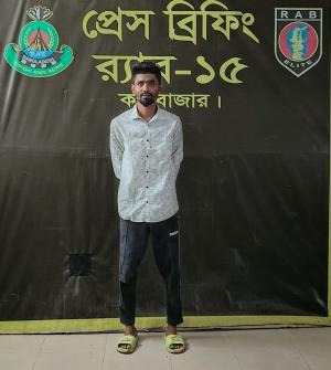 ২৩ মামলার পলাতক আসামি আবছার বিদেশি পিস্তল সহ গ্রেপ্তার