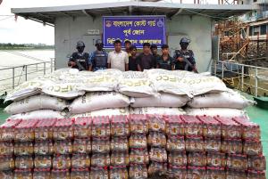 মিয়ানমারে পাচারকালে ইউরিয়া সার ও এনার্জি ড্রিংক্সসহ ৬ জন আটক