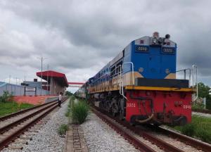 ঢাকাগামী কক্সবাজার এক্সপ্রেস ট্রেনের ইঞ্জিন বিকল, সাড়ে ৩ ঘন্টা পর গন্তব্যে যাত্রা